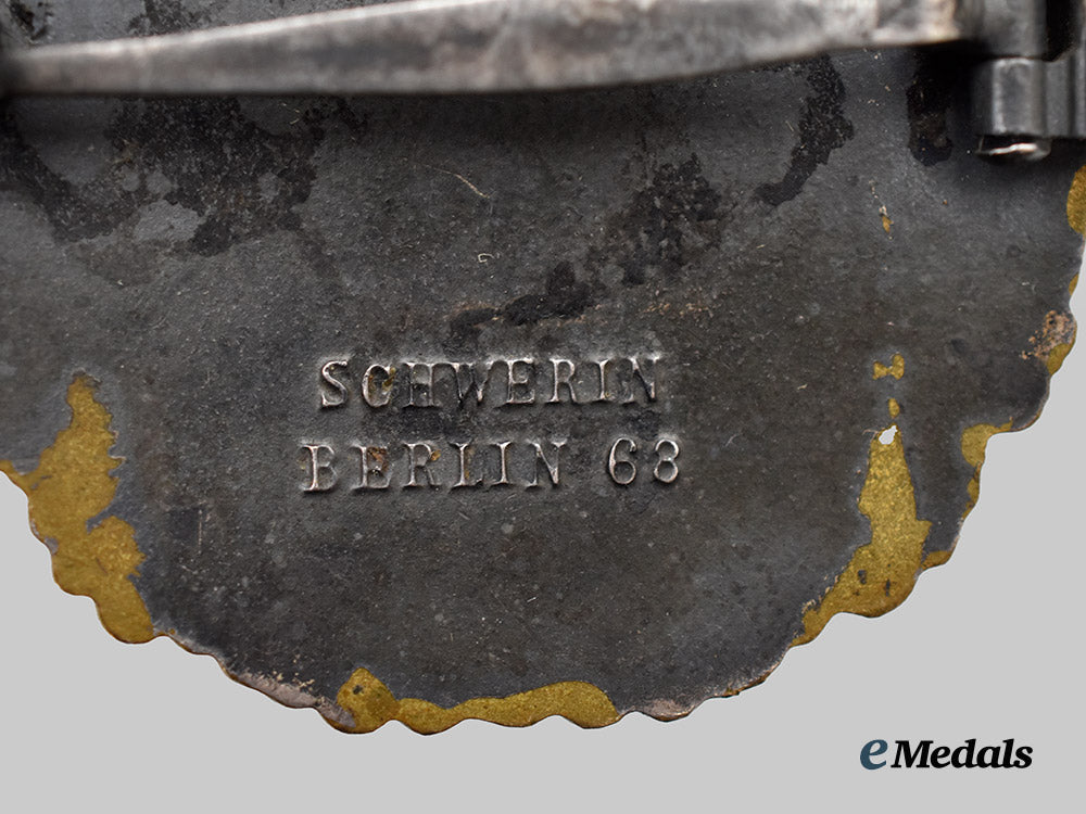 germany,_kriegsmarine._a_destroyer_war_badge_with_presentation_box_by_schwerin&_sons___m_n_c5722