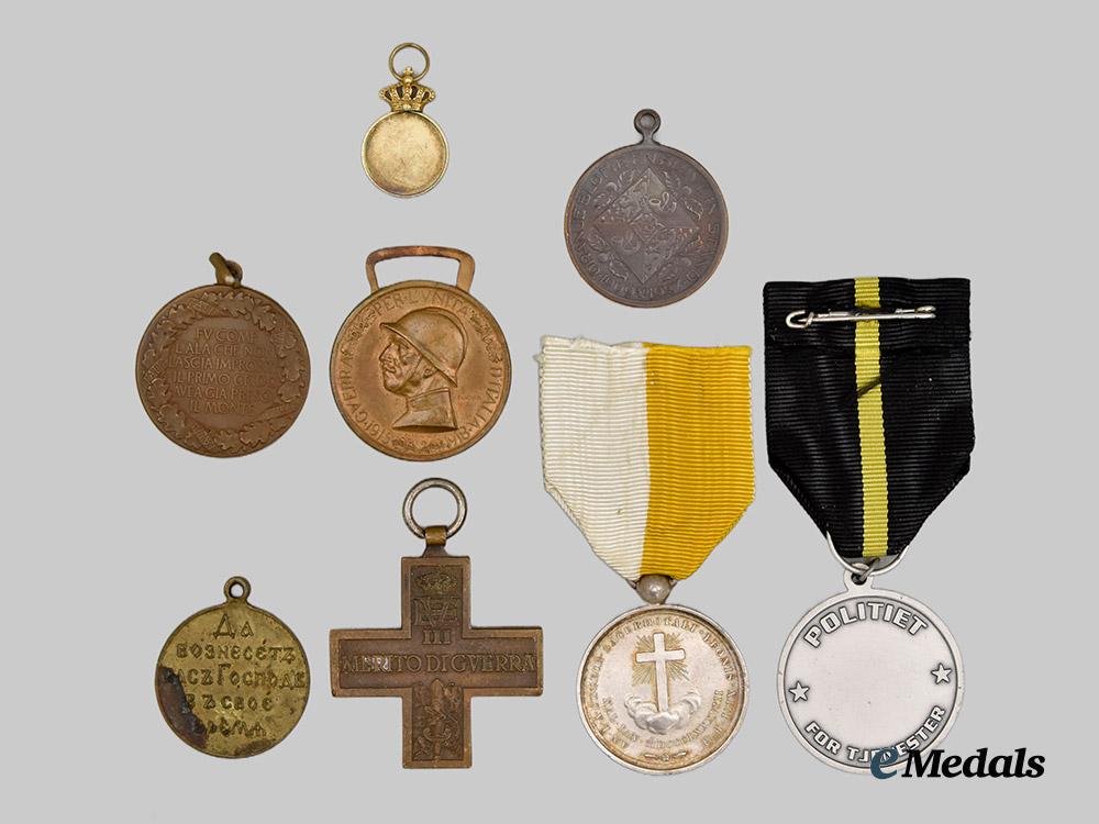 international._a_lot_of_assorted_european_medals___m_n_c5752