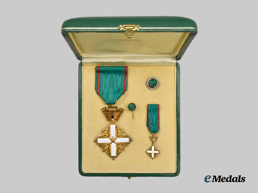 italy,_republic._an_order_of_merit_of_the_italian_republic,_v_class_knight,_by_johnson_milano___m_n_c5847