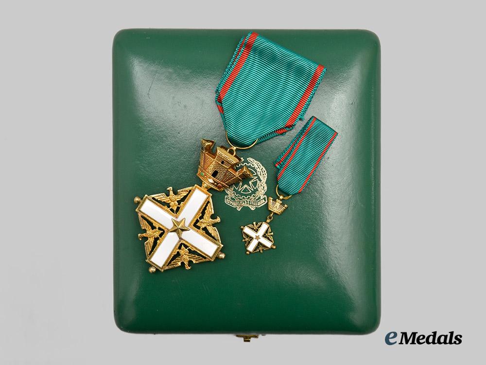 italy,_republic._an_order_of_merit_of_the_italian_republic,_v_class_knight,_by_johnson_milano___m_n_c5849