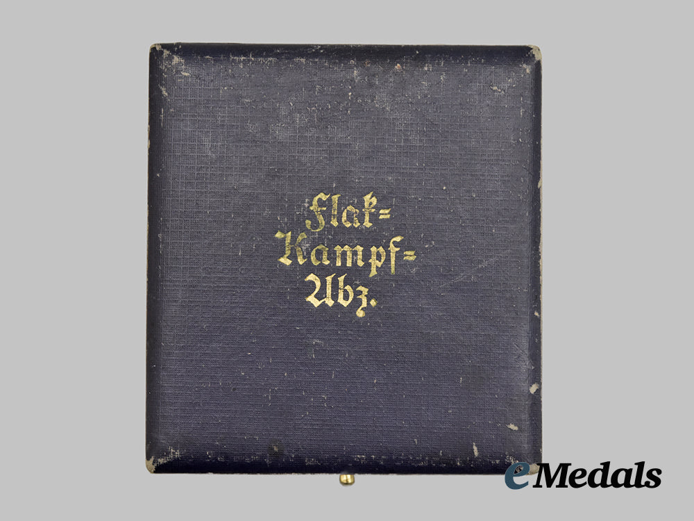 germany,_luftwaffe._a_flak_badge,_with_case,_by_c._e._juncker___m_n_c5898