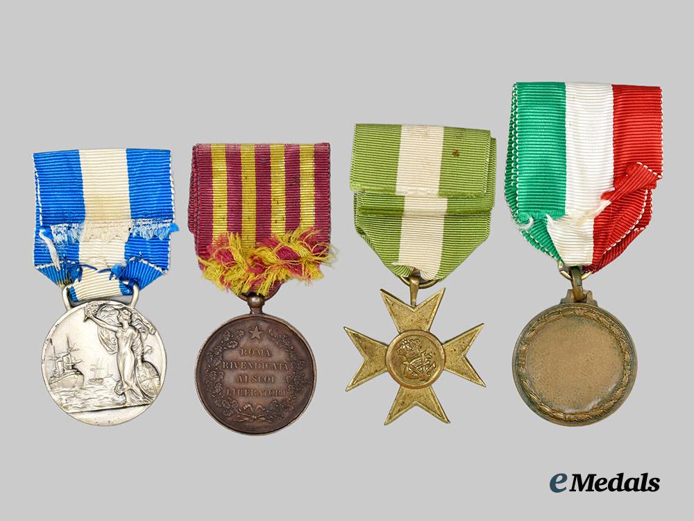 italy,_kingdom._a_lot_of_four_medals&_decorations___m_n_c5923-_recovered