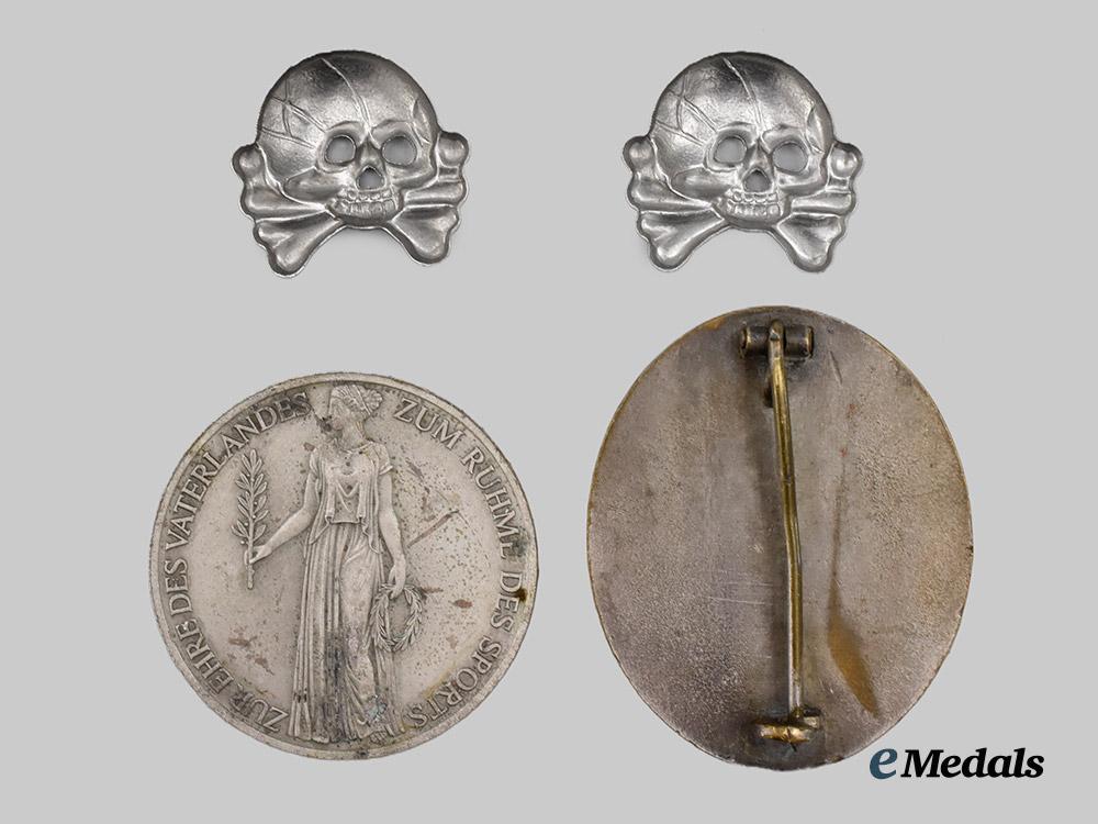 germany,_third_reich._a_lot_of_three_medals,_awards,_and_uniform_accoutrements___m_n_c5949