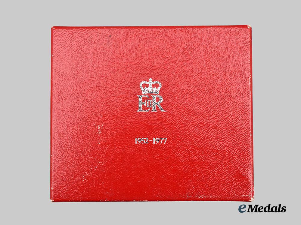 queen_elizabeth_ii_silver_jubilee_medal1952-1977,_boxed___m_n_c5949