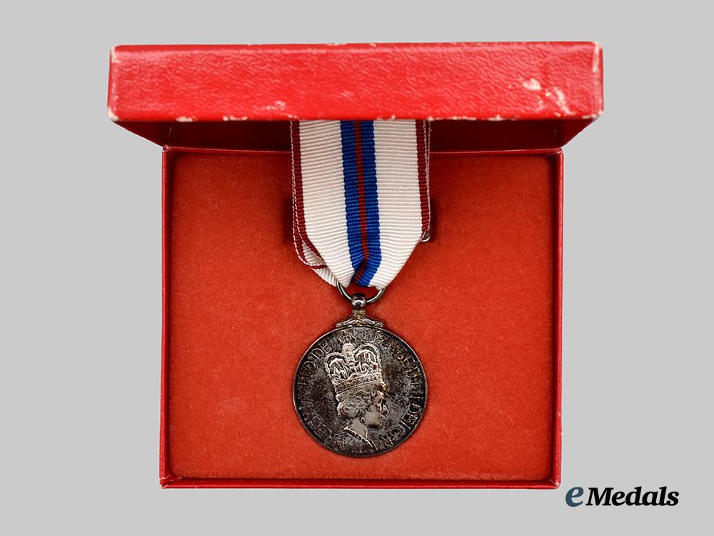 queen_elizabeth_ii_silver_jubilee_medal1952-1977,_boxed___m_n_c5950
