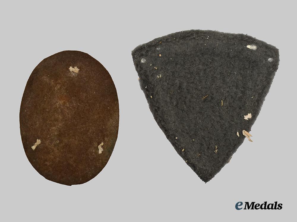 germany,_third_reich._a_pair_of_sleeve_badges___m_n_c5969