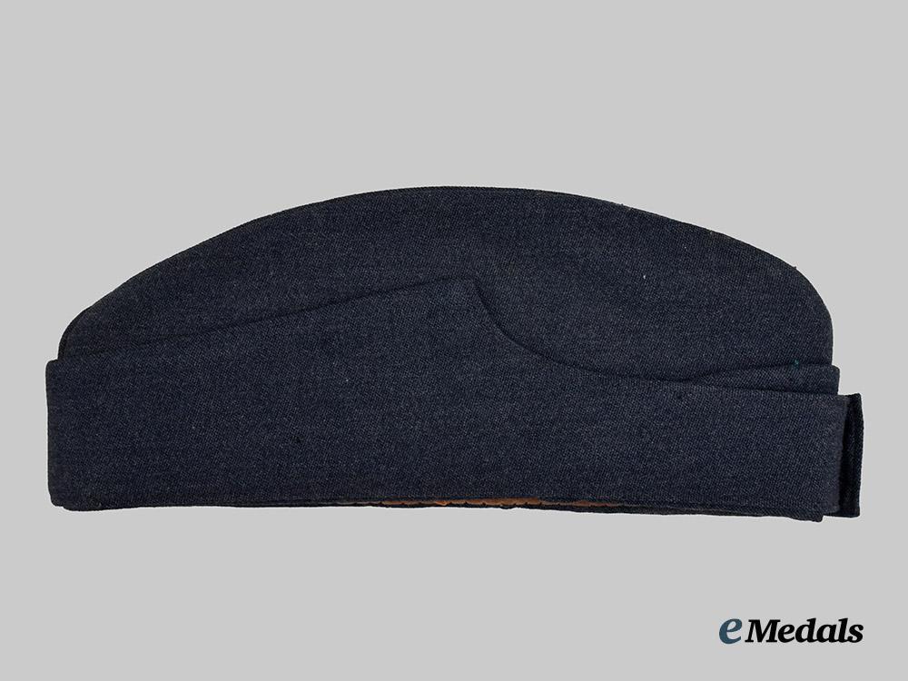 canada,_commonwealth._a_royal_canadian_air_force_wedge_cap_belonging_to_flight_lieutenant_edward_a._tribe___m_n_c6090