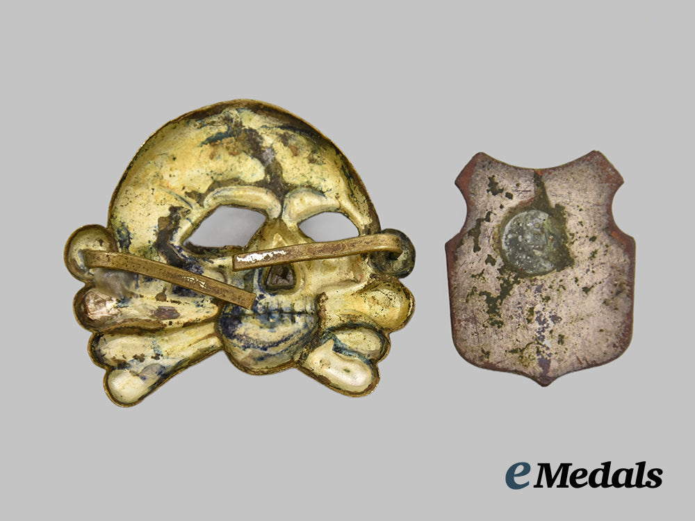 germany,_weimar_republic._a_rare_pair_of_wehrwolf_insignia,_c.1925___m_n_c6109