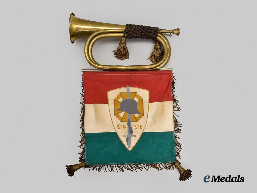 hungary,_kingdom._a_rare_national_front_fighters_association_bugle_and_standard___m_n_c6163