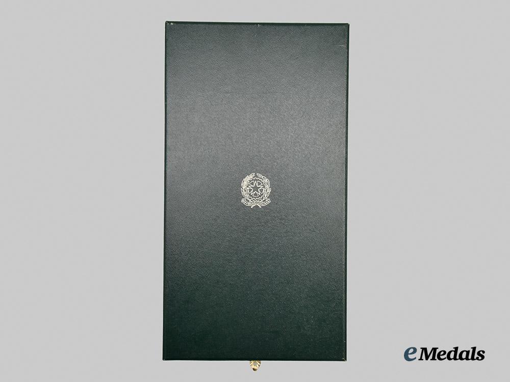 italy,_republic._an_order_of_merit_of_the_italian_republic,_grand_cross_set_with_star_in_gold,_by_cravanzola___m_n_c6170