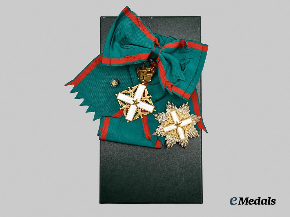 italy,_republic._an_order_of_merit_of_the_italian_republic,_grand_cross_set_with_star_in_gold,_by_cravanzola___m_n_c6172