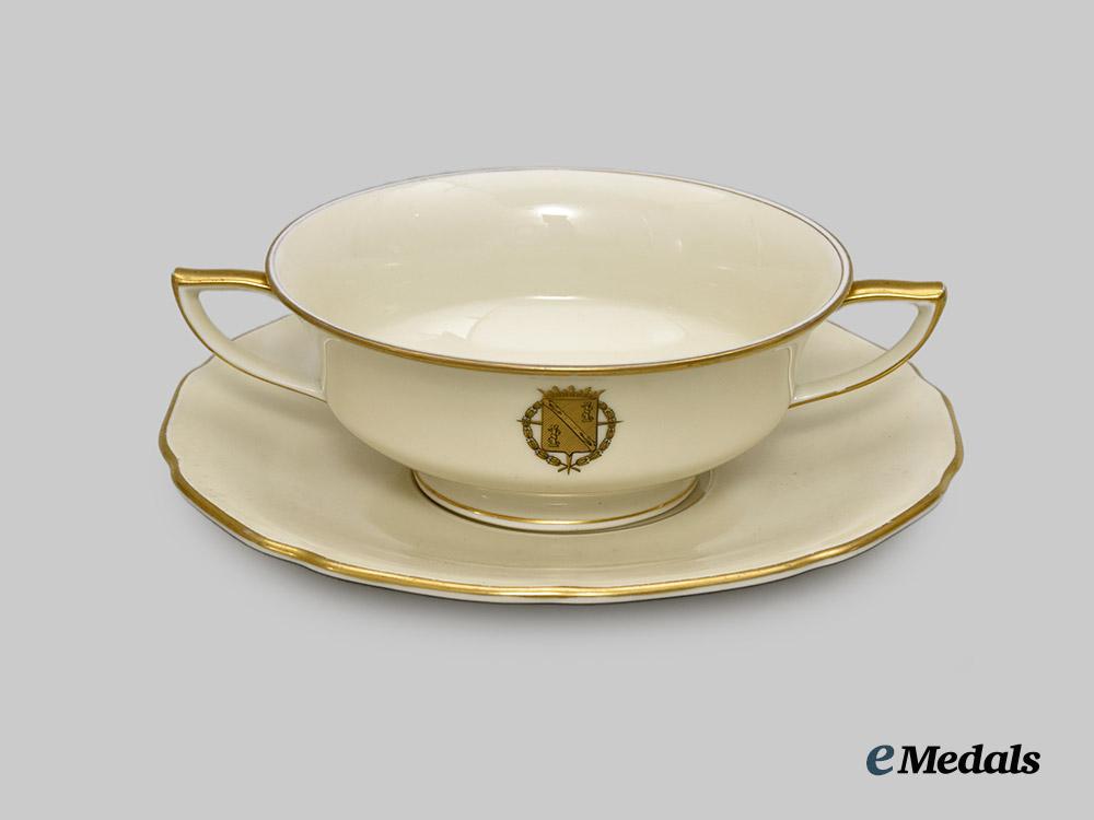 spain,_fascist_state._a_soup_dish_place_setting_belonging_to_francisco_franco.___m_n_c6226