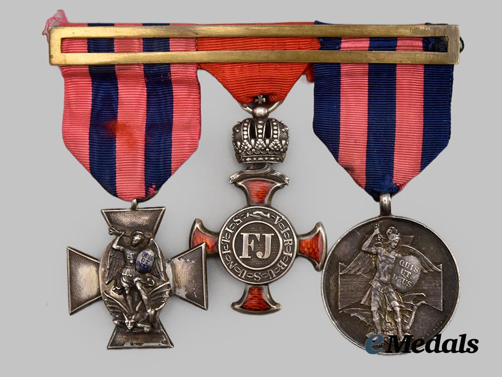 spain,_kingdom._a_rare_order_of_st._michael_medal_bar,_to_the_family_of_luis_carrero_blanco___m_n_c6245