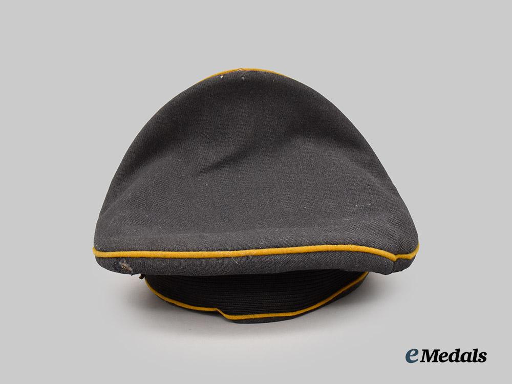 germany,_luftwaffe._a_flight_personnel/_fallschirmjäger_e_m/_n_c_o’s_visor_cap,_late-_war_example,_by_marie_slama&_sohn___m_n_c6274
