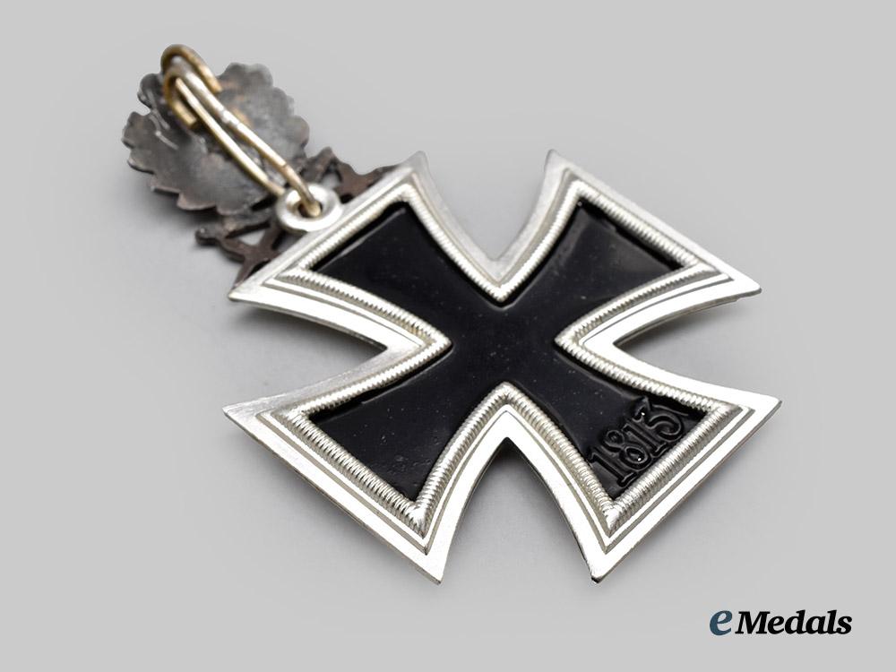 germany,_federal_republic._a_knight’s_cross_of_the_iron_cross_with_oak_leaves,_swords,_and_diamonds,1957_version___m_n_c6444