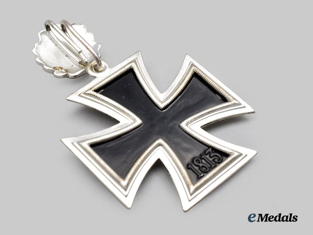 germany,_federal_republic._a_knight’s_cross_of_the_iron_cross_with_oak_leaves,1957_version___m_n_c6454