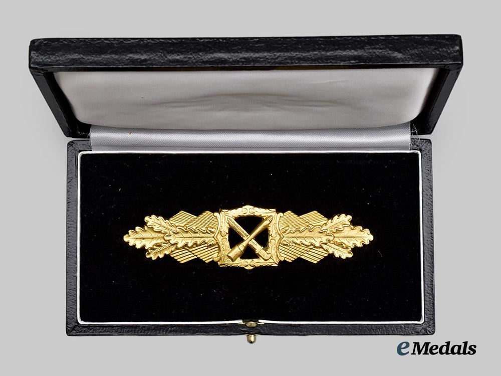 germany,_federal_republic._a_close_combat_clasp,_gold_grade_with_case,_superior_quality1957_version___m_n_c6510