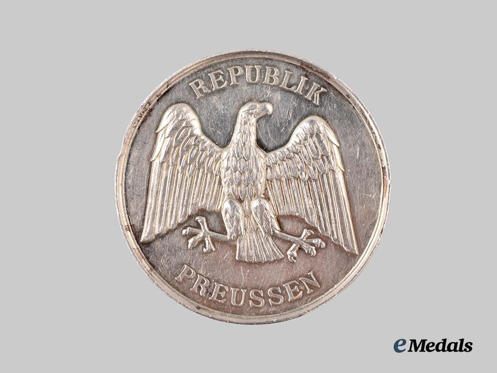 germany,_weimar_republic._a_life_saving_medal,_with_case,_by_the_prussian_mint___m_n_c6530