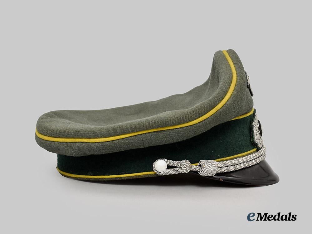 germany,_heer._a_signals_officer’s_visor_cap___m_n_c6558