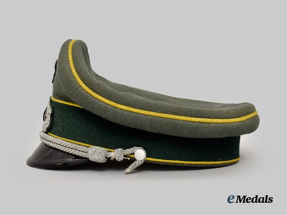 germany,_heer._a_signals_officer’s_visor_cap___m_n_c6559