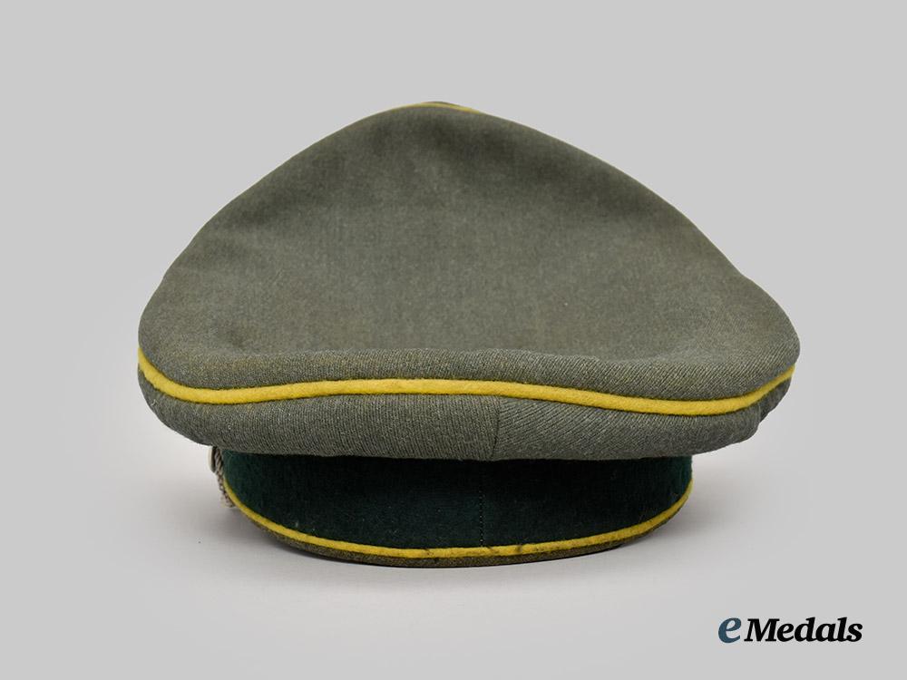 germany,_heer._a_signals_officer’s_visor_cap___m_n_c6560