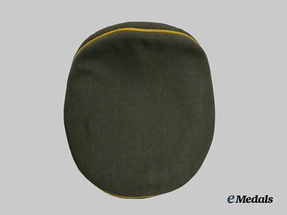 germany,_heer._a_signals_officer’s_visor_cap___m_n_c6561