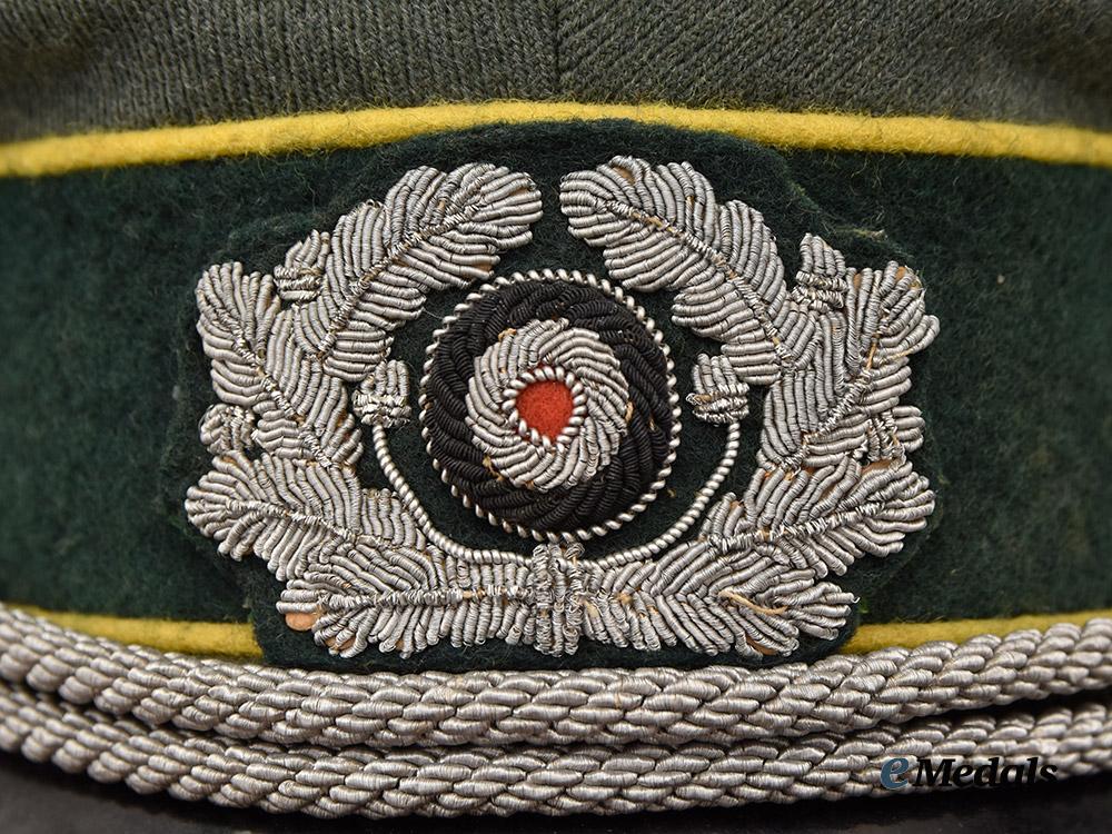 germany,_heer._a_signals_officer’s_visor_cap___m_n_c6564