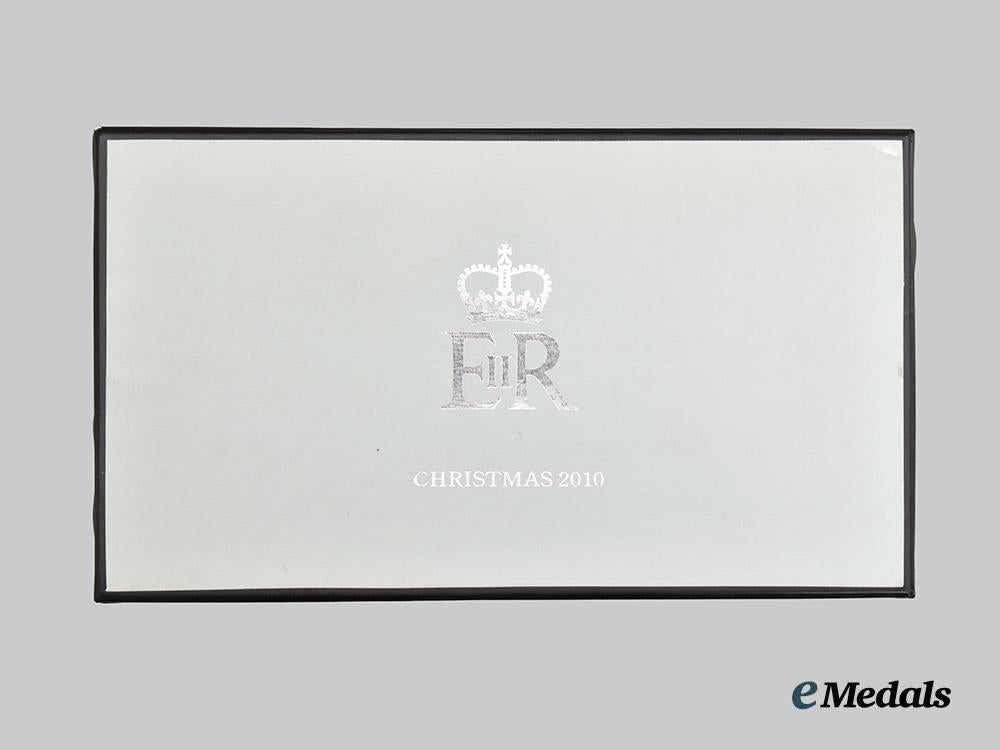 united_kingdom._her_majesty_queen_elizabeth_i_i2010_royal_christmas_gift_of_a_pair_of_glass_tumblers,_boxed___m_n_c6659