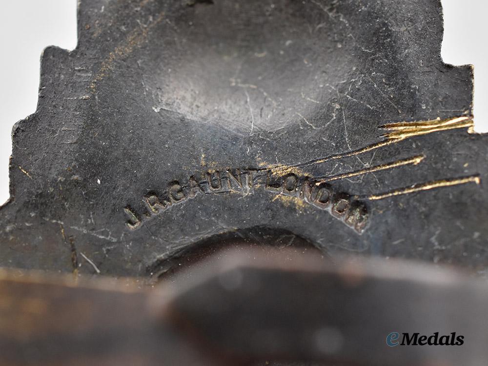 canada,_c_e_f._a_matching_set_of_chaplain_service_cap_and_collar_badges,_by_j._r._gaunt,_c.1918___m_n_c6660