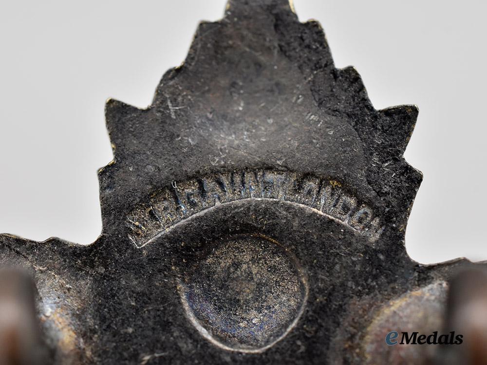 canada,_c_e_f._a_matching_set_of_chaplain_service_cap_and_collar_badges,_by_j._r._gaunt,_c.1918___m_n_c6661