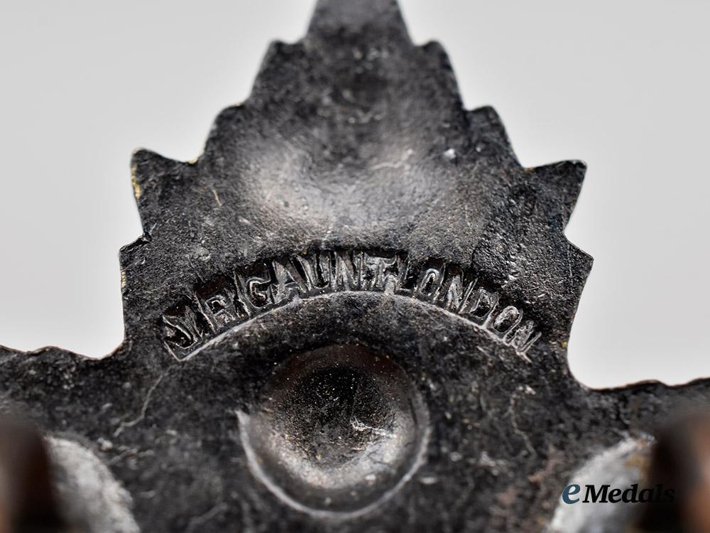 canada,_c_e_f._a_matching_set_of_chaplain_service_cap_and_collar_badges,_by_j._r._gaunt,_c.1918___m_n_c6662