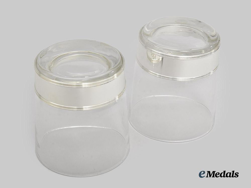 united_kingdom._her_majesty_queen_elizabeth_i_i2010_royal_christmas_gift_of_a_pair_of_glass_tumblers,_boxed___m_n_c6667