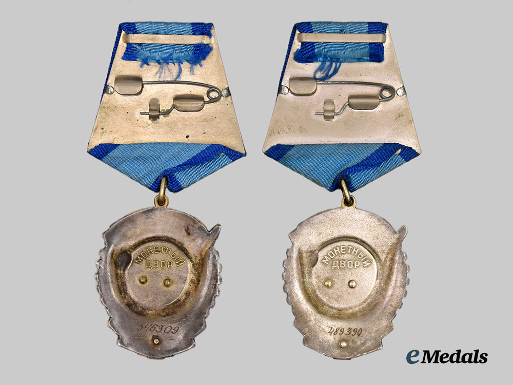 russia,_soviet_union._a_pair_of_orders_of_the_red_banner_of_labour,_type6___m_n_c6673