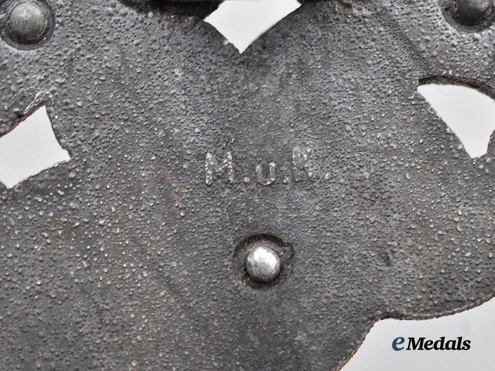 germany,_luftwaffe._a_ground_assault_badge,_by_arbeitsgemeinschaft_metall_und_kunststoff___m_n_c6724