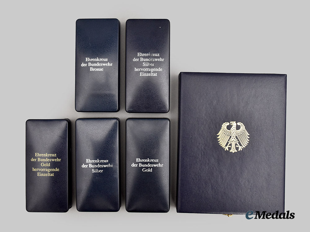 germany,_federal_republic._a_mixed_lot_of_badges_of_honour_of_the_bundeswehr,_with_cases___m_n_c6726