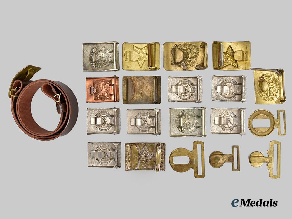 international._a_lot_of_seventeen_belt_buckles___m_n_c6752
