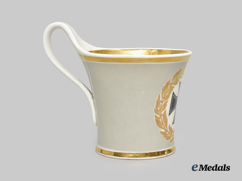 germany,_imperial._a_first_world_war_patriotic_cup,_by_the_royal_porcelain_factory___m_n_c6768