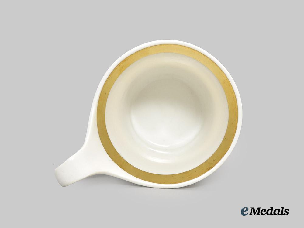 germany,_imperial._a_first_world_war_patriotic_cup,_by_the_royal_porcelain_factory___m_n_c6772