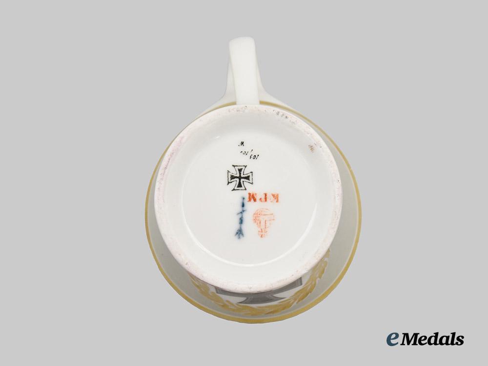 germany,_imperial._a_first_world_war_patriotic_cup,_by_the_royal_porcelain_factory___m_n_c6773