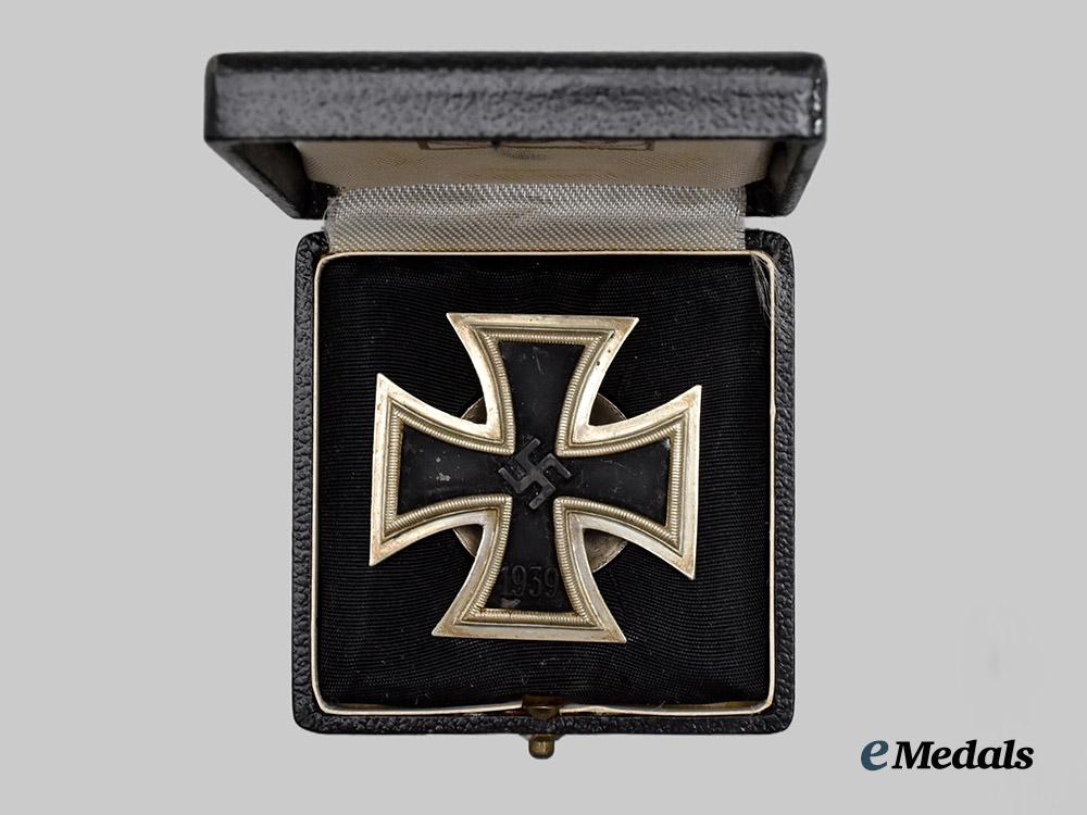 germany,_wehrmacht._a1939_iron_cross_i_class,_screwback_version_with_case,_by_c._e._juncker___m_n_c6778