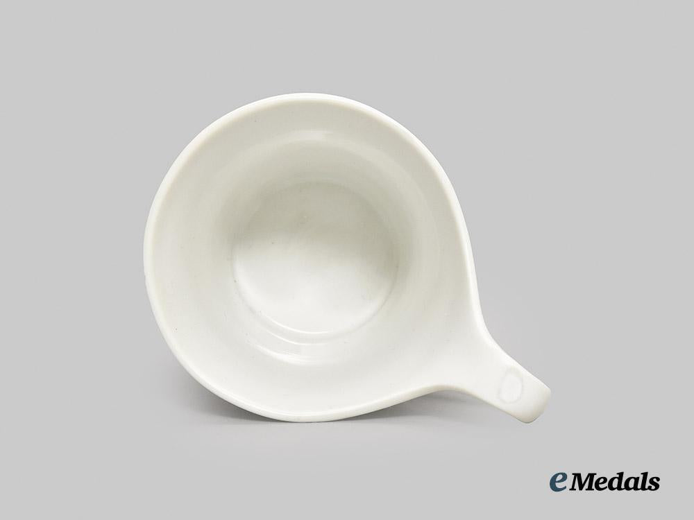 germany,_imperial._a_first_world_war_patriotic_cup,_by_the_royal_porcelain_factory___m_n_c6780