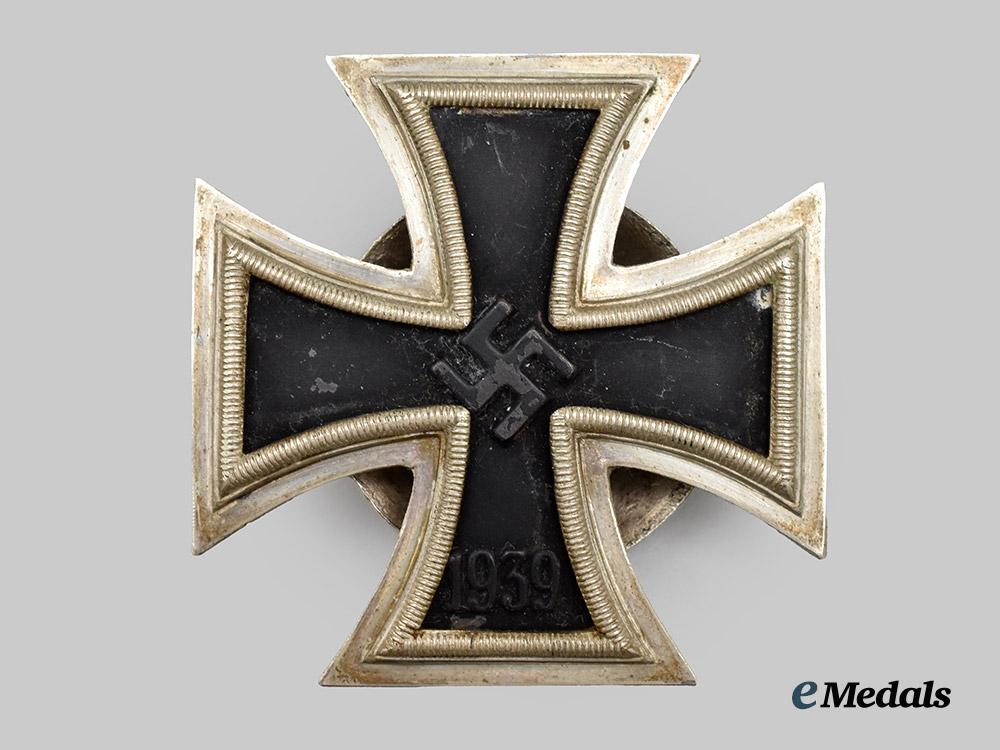 germany,_wehrmacht._a1939_iron_cross_i_class,_screwback_version_with_case,_by_c._e._juncker___m_n_c6783