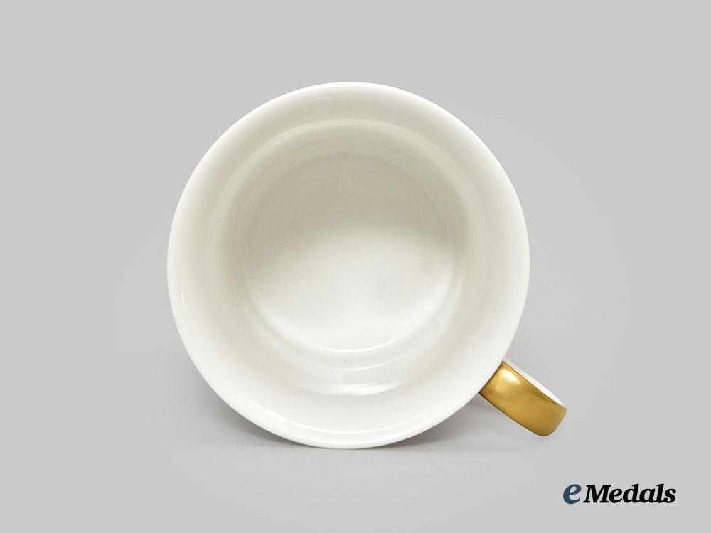 germany,_imperial._a_first_world_war_patriotic_teacup,_by_the_royal_porcelain_factory___m_n_c6788