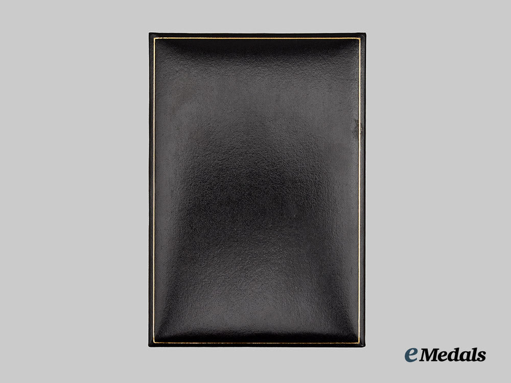 australia,_commonwealth._a_cased_companion_of_the_order_of_australia(_museum_display_piece)___m_n_c6812