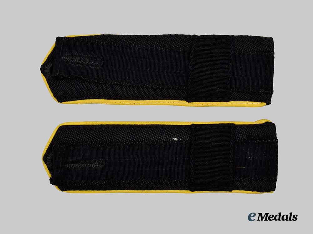 germany,_h_j._a_set_of_bann564_signals_personnel_shoulder_straps___m_n_c6971