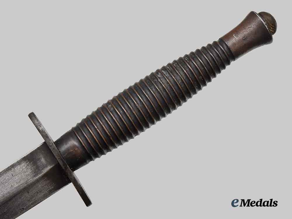 united_kingdom._a_wilkinson_third_pattern_fairbairn_sykes_fighting_knife___m_n_c6981