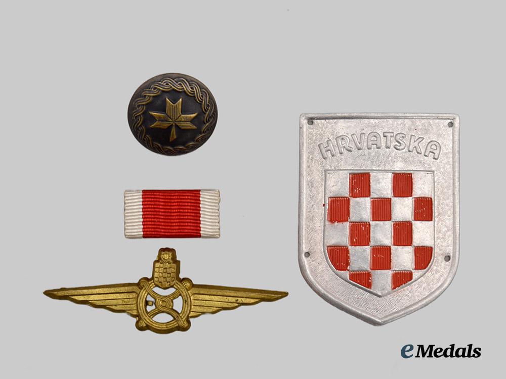 croatia,_independent_state._a_mixed_lot_of_badges_and_paper_items___m_n_c6981
