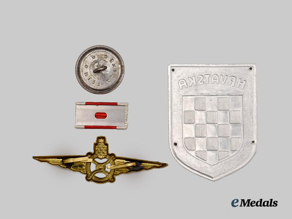 croatia,_independent_state._a_mixed_lot_of_badges_and_paper_items___m_n_c6982