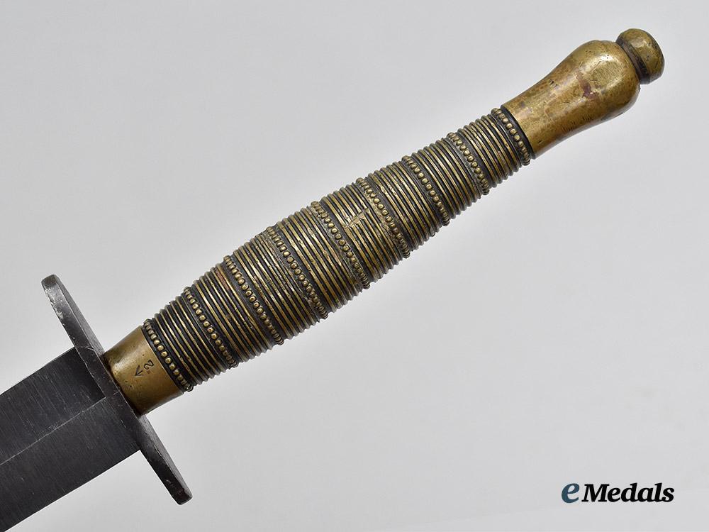 united_kingdom._a_beaded&_ribbed_wilkinson_third_pattern_fairbairn_sykes_fighting_knife___m_n_c6990
