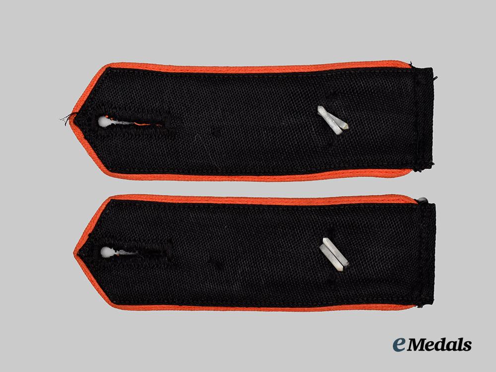 germany,_h_j._a_set_of_bann539_kameradschaftsführer_shoulder_straps___m_n_c6997